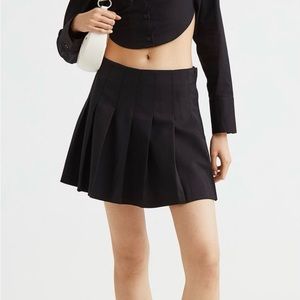 Black pleated mini skirt